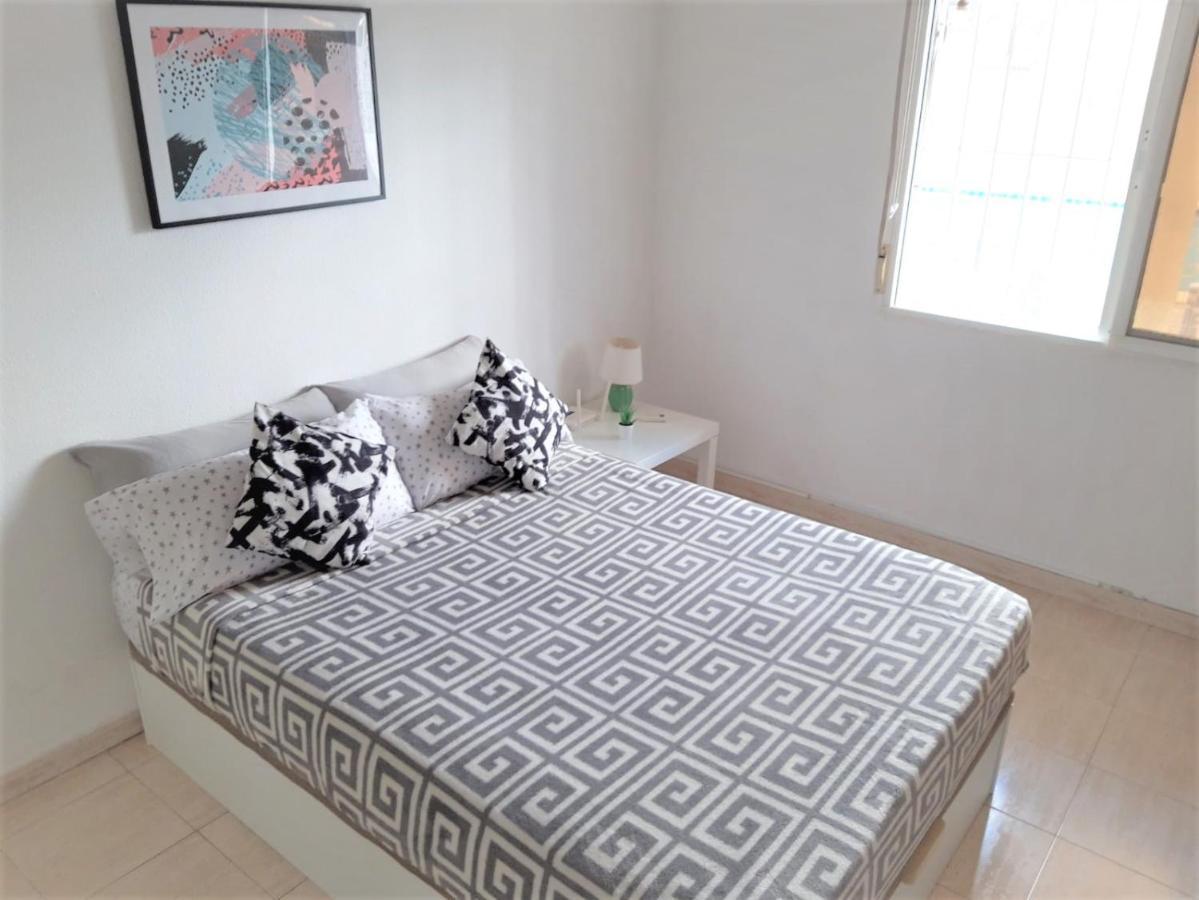 Pretty Studio With Swimming Pool ตอร์เรเวียคา ภายนอก รูปภาพ
