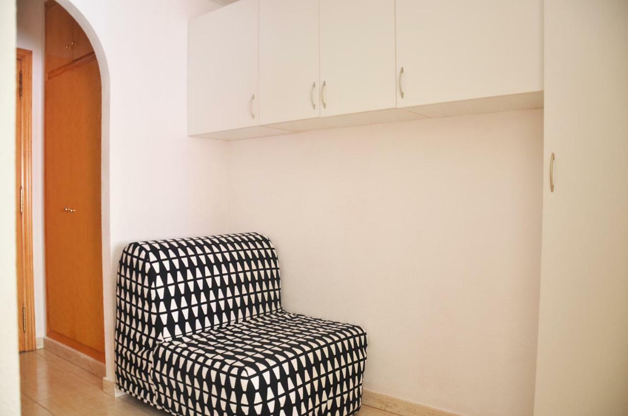 Pretty Studio With Swimming Pool ตอร์เรเวียคา ภายนอก รูปภาพ