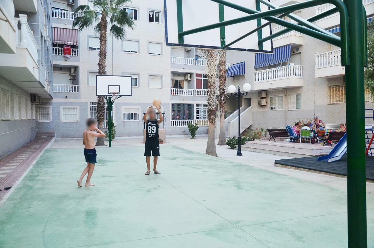 Pretty Studio With Swimming Pool ตอร์เรเวียคา ภายนอก รูปภาพ